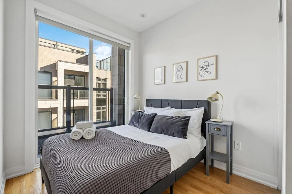 Stunning 2Br Toronto Retreat, Patio & Parking Apartamento 0*,  Canadá