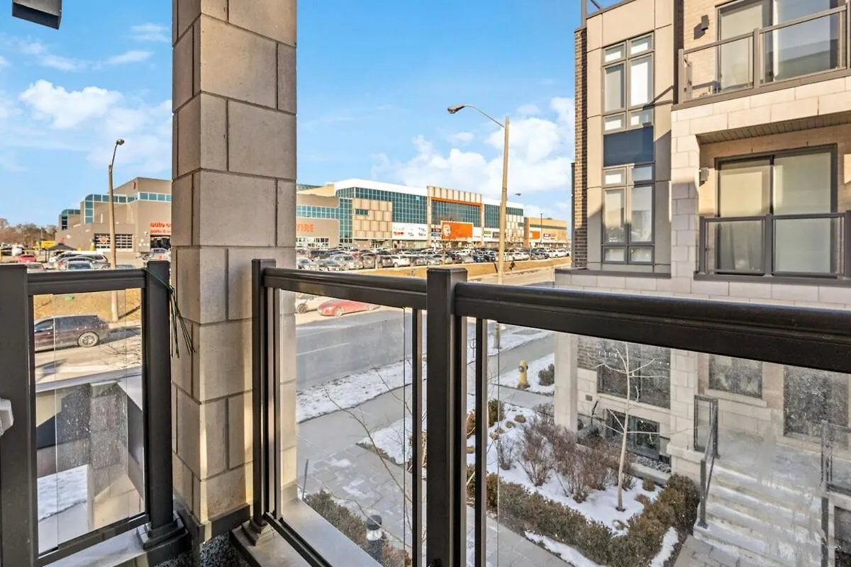 Apartment Ferienwohnung Stunning 2Br Toronto Retreat, Patio & Parking