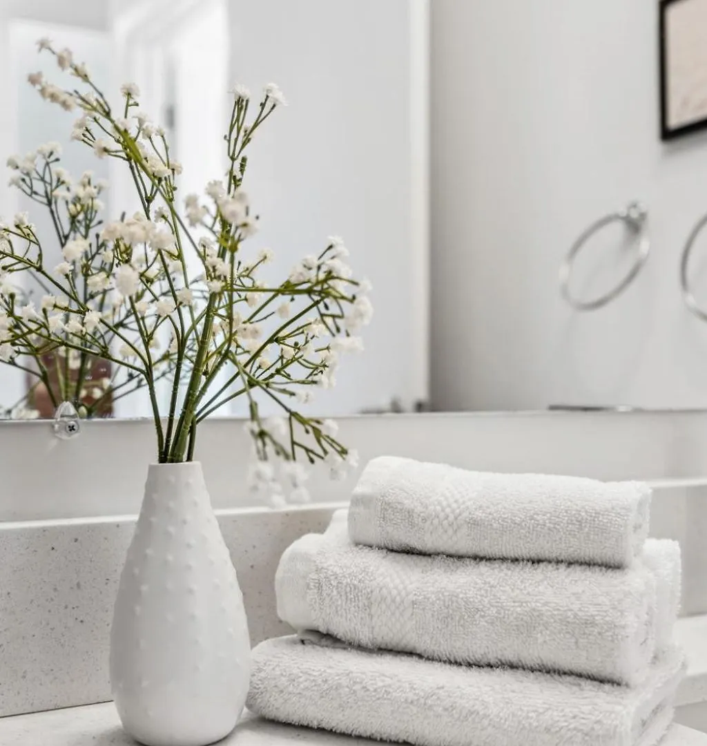 Ferienwohnung Stunning 2Br Toronto Retreat, Patio & Parking Apartment