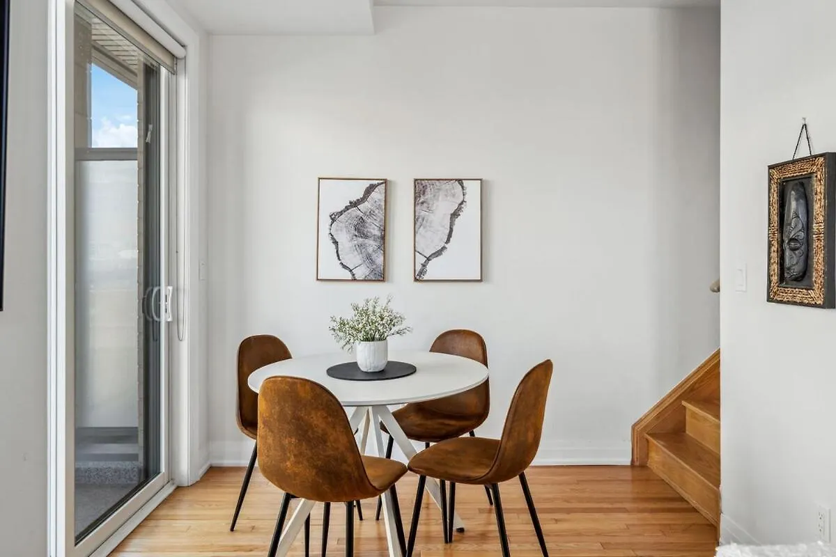 Ferienwohnung Stunning 2Br Toronto Retreat, Patio & Parking 0*,