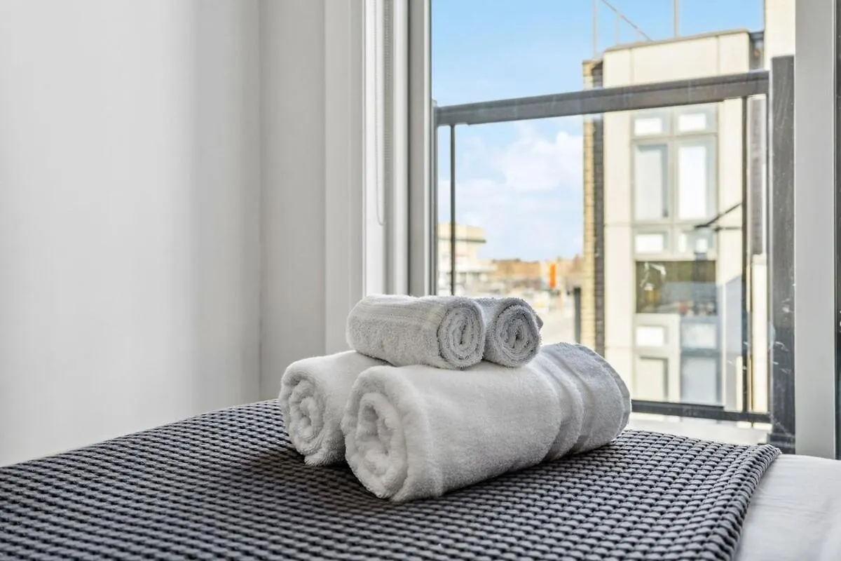 Ferienwohnung Stunning 2Br Toronto Retreat, Patio & Parking 0*,
